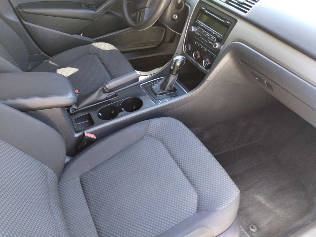 2014 Volkswagen Passat Image 19