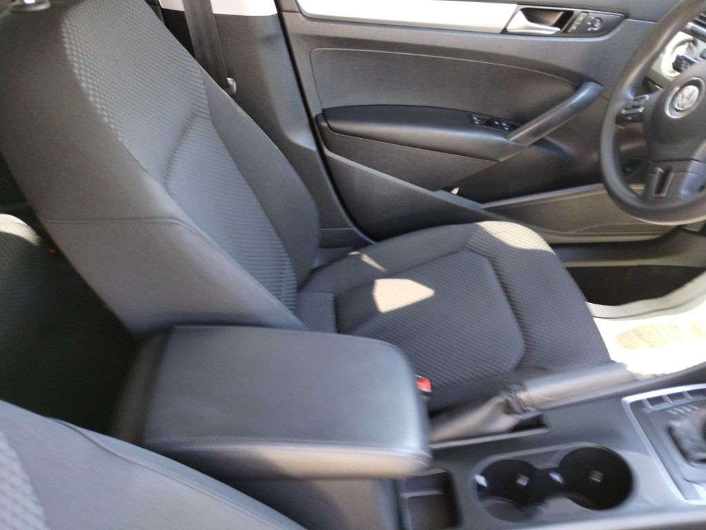 2014 Volkswagen Passat Image 21