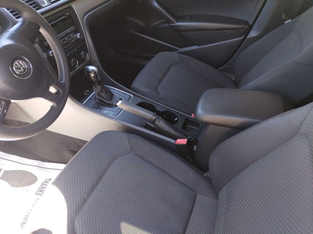 2014 Volkswagen Passat Image 23