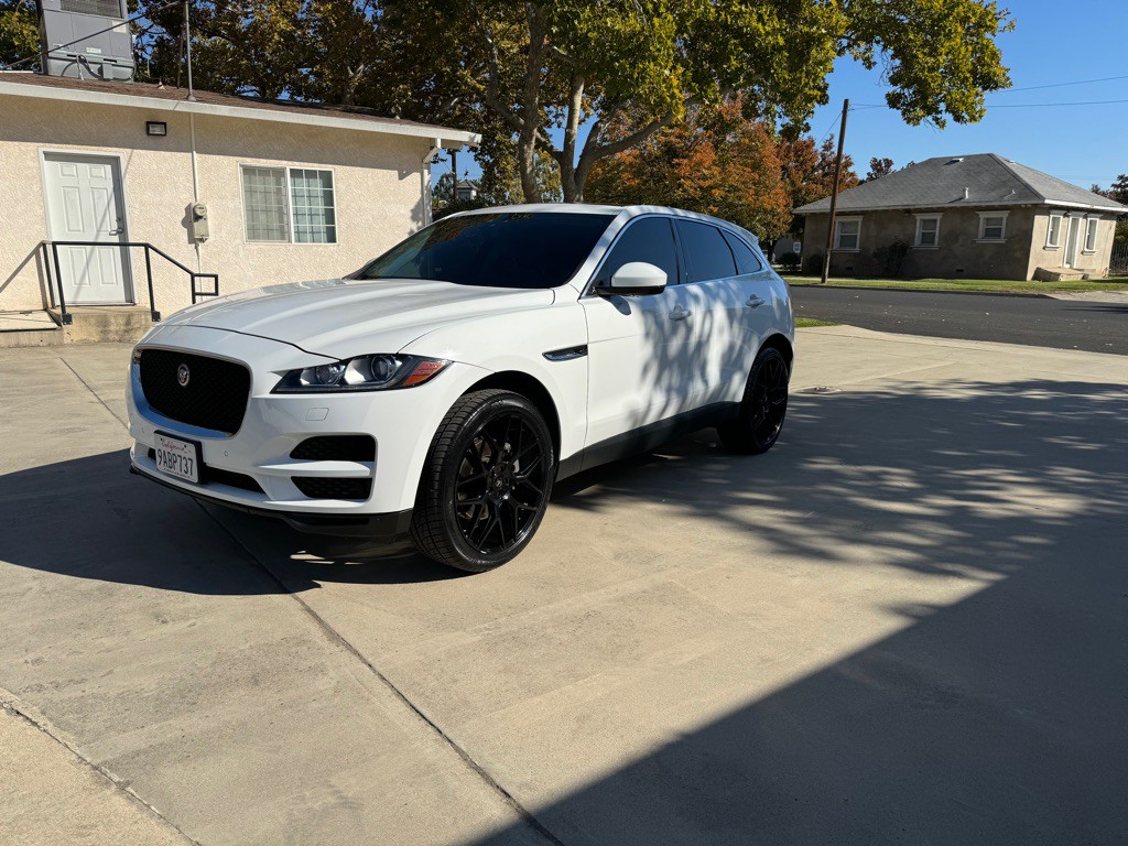 2019 Jaguar F-PACE Image 1