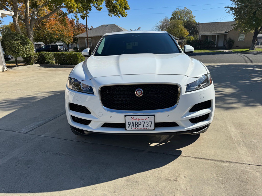 2019 Jaguar F-PACE Image 2
