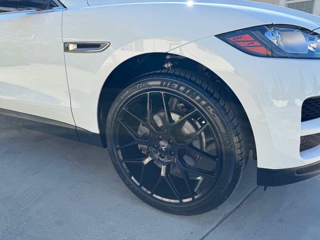 2019 Jaguar F-PACE Image 4
