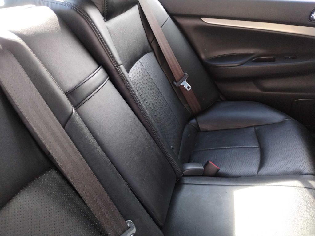 2013 INFINITI G37 Image 11
