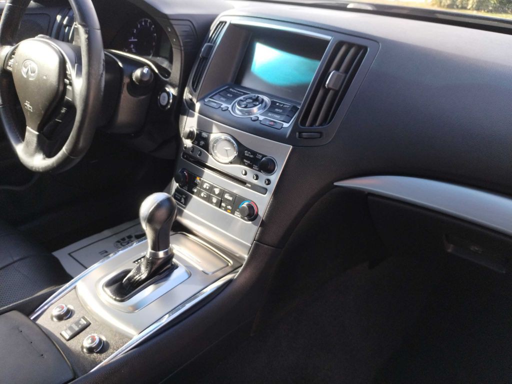2013 INFINITI G37 Image 15