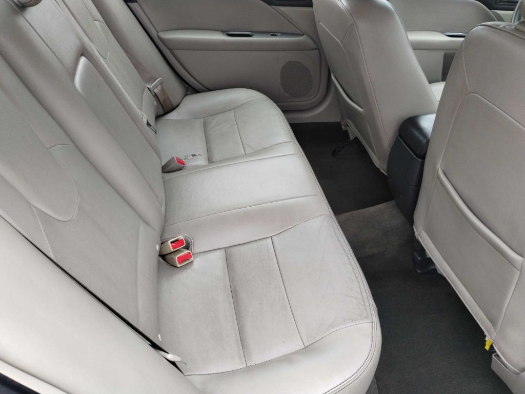 2011 Ford Fusion Image 12