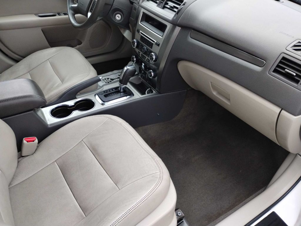 2011 Ford Fusion Image 16