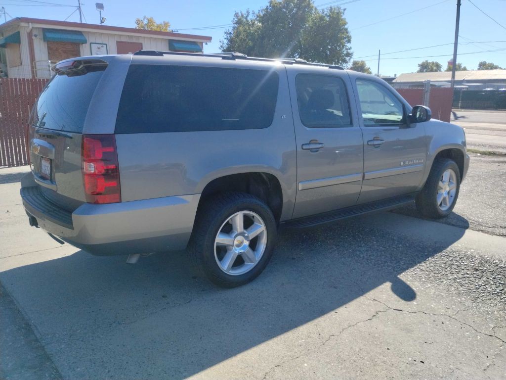 2007 Chevrolet Suburban Image 3