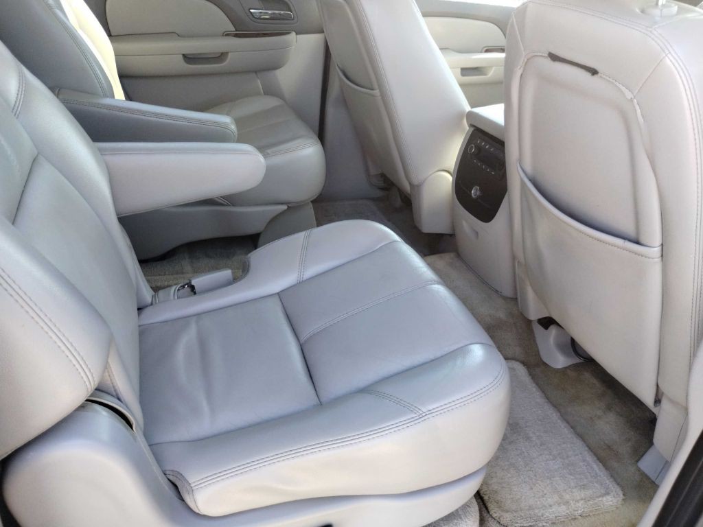 2007 Chevrolet Suburban Image 12