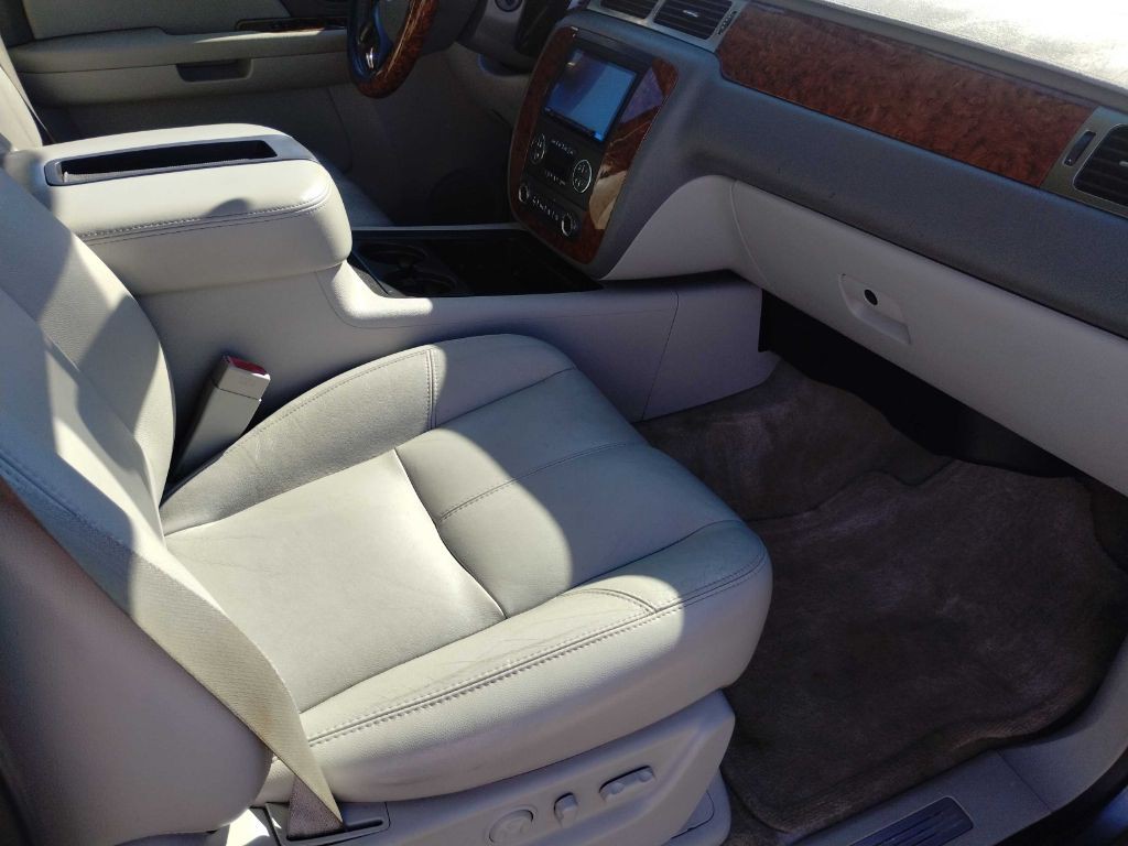 2007 Chevrolet Suburban Image 14