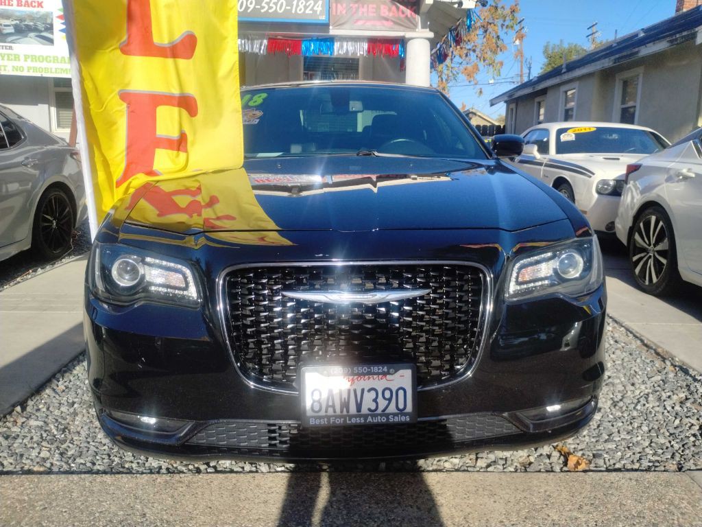 2018 Chrysler 300 Image 3