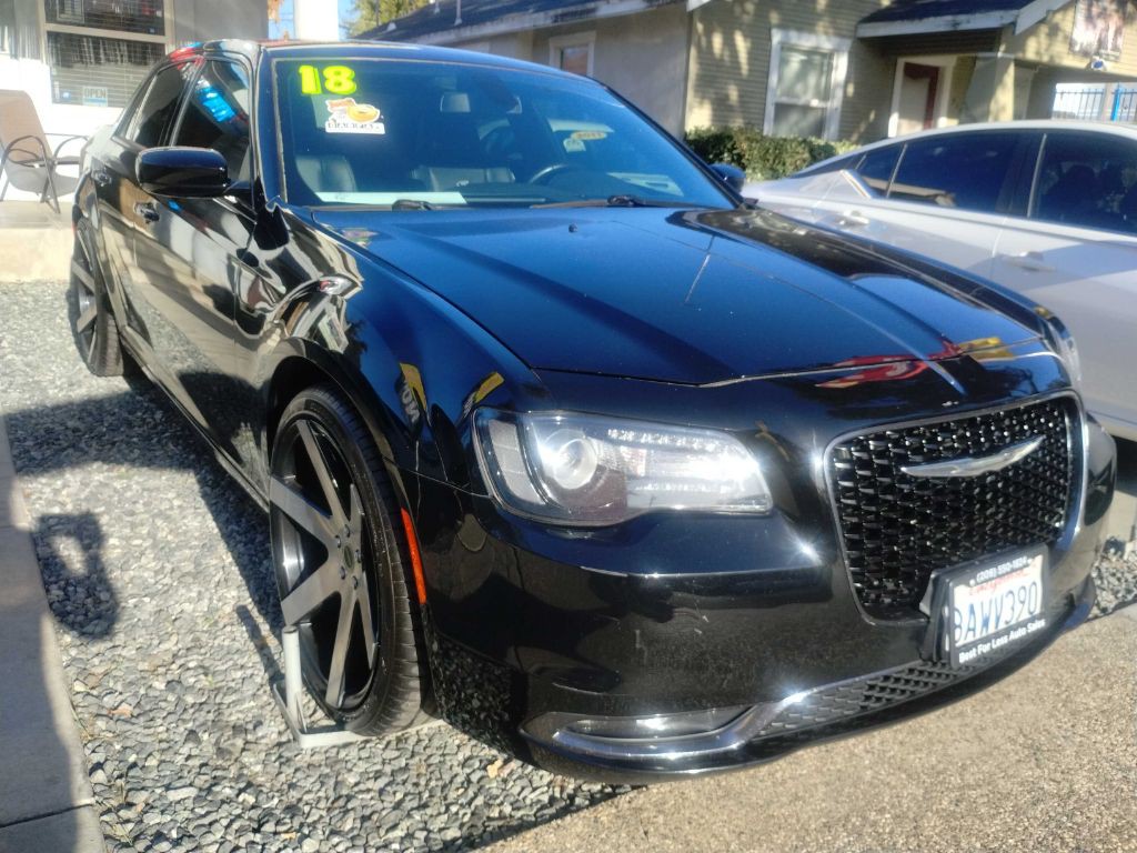 2018 Chrysler 300 Image 2
