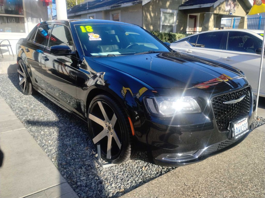 2018 Chrysler 300 Image 4