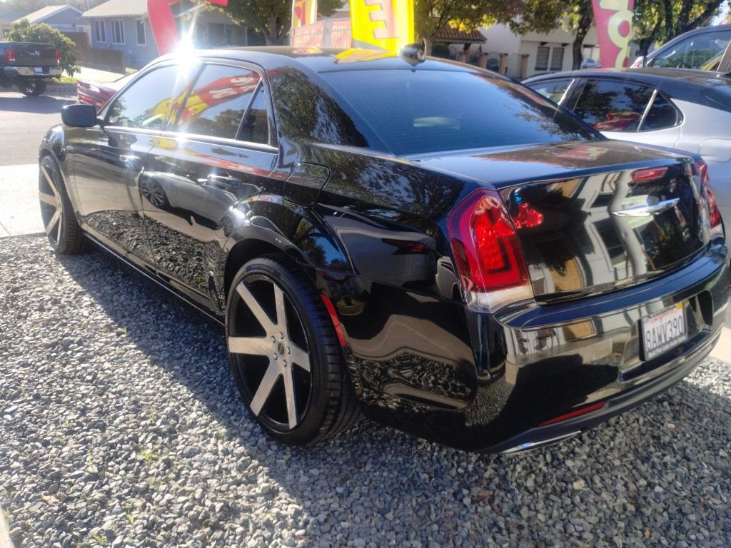 2018 Chrysler 300 Image 5