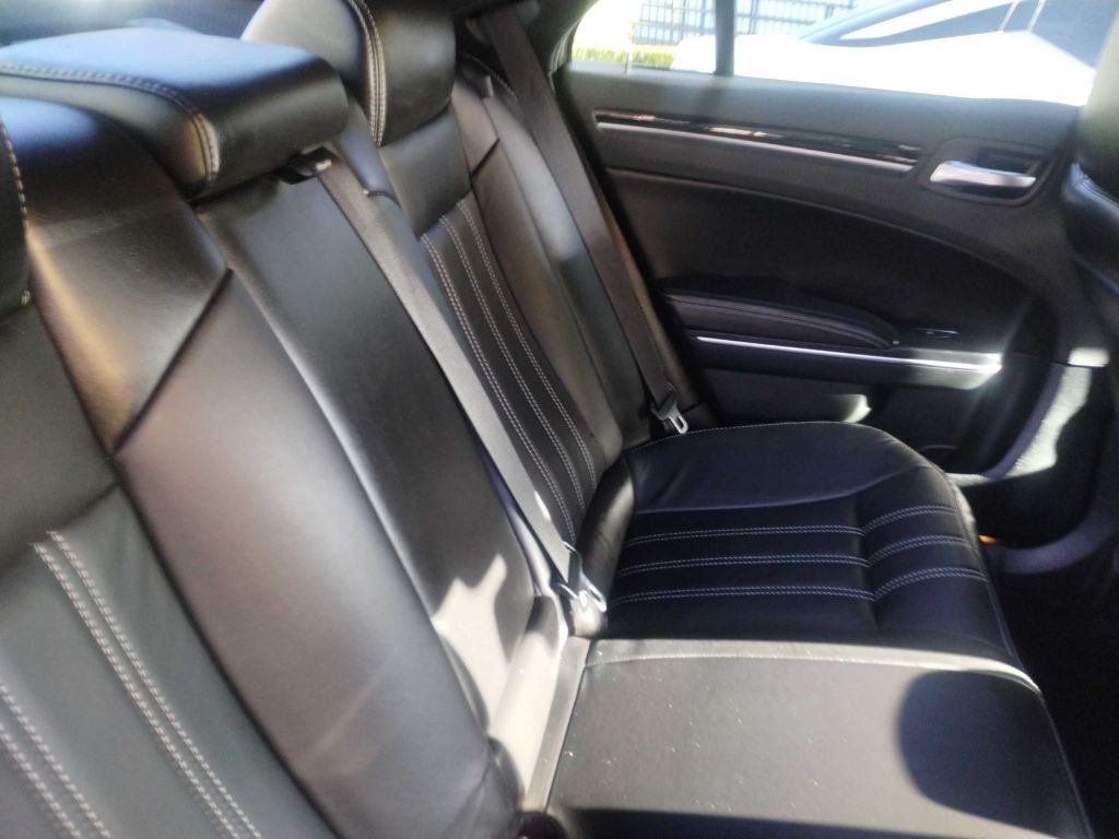 2018 Chrysler 300 Image 10