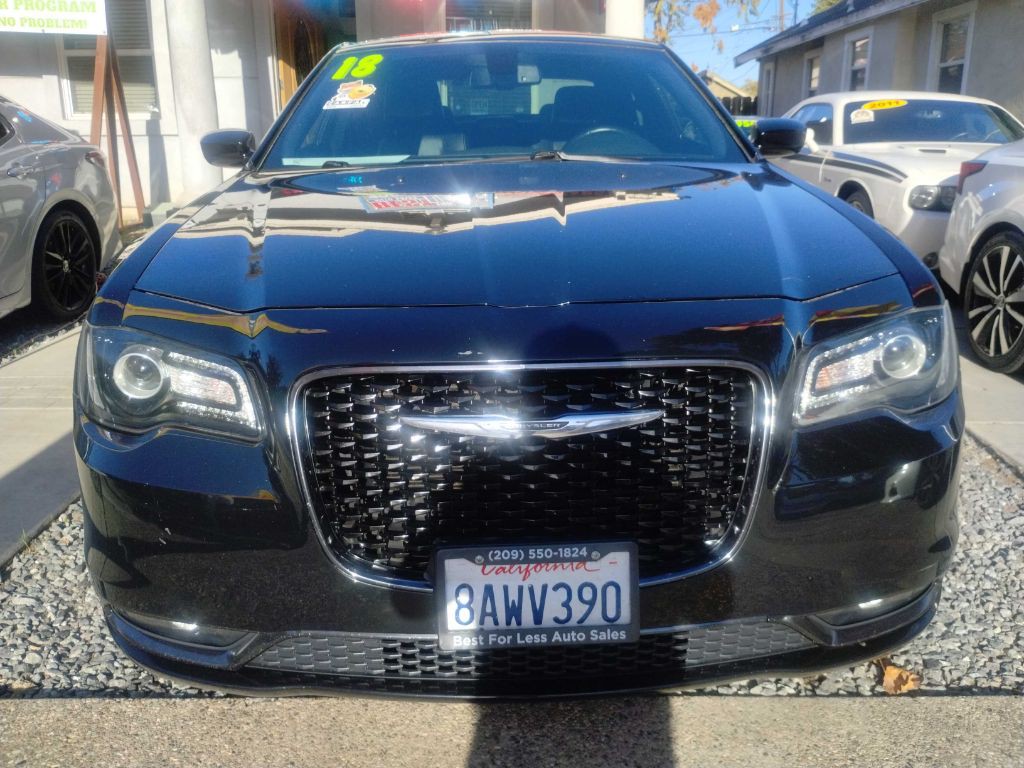 2018 Chrysler 300 Image 12
