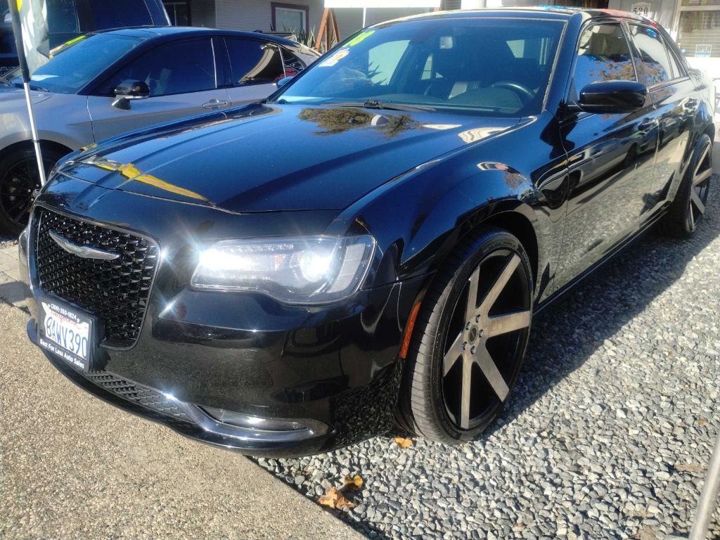 2018 Chrysler 300 Image 15