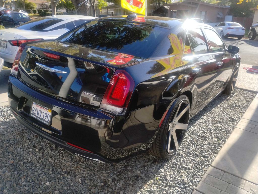 2018 Chrysler 300 Image 17