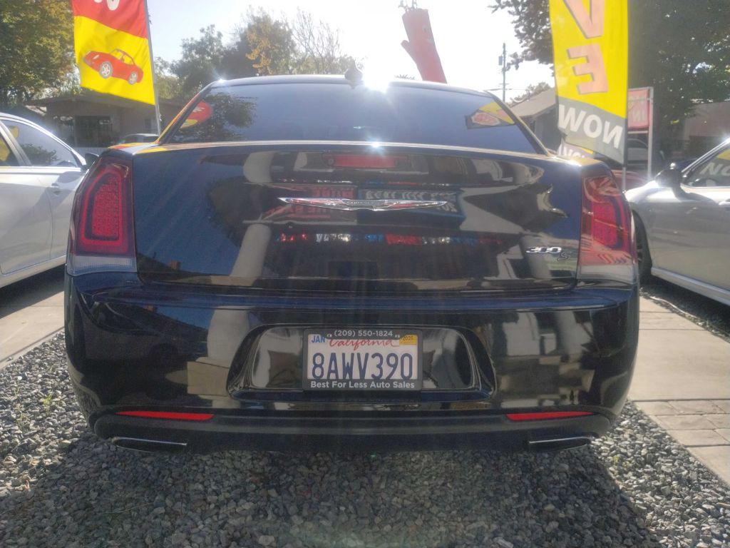 2018 Chrysler 300 Image 18