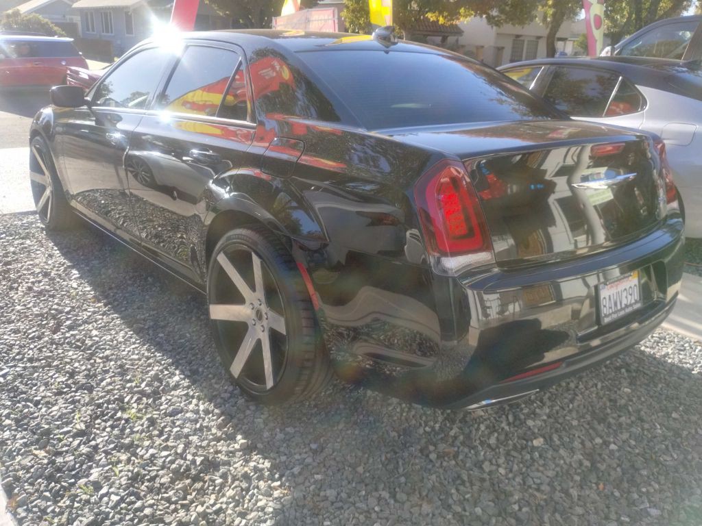 2018 Chrysler 300 Image 19