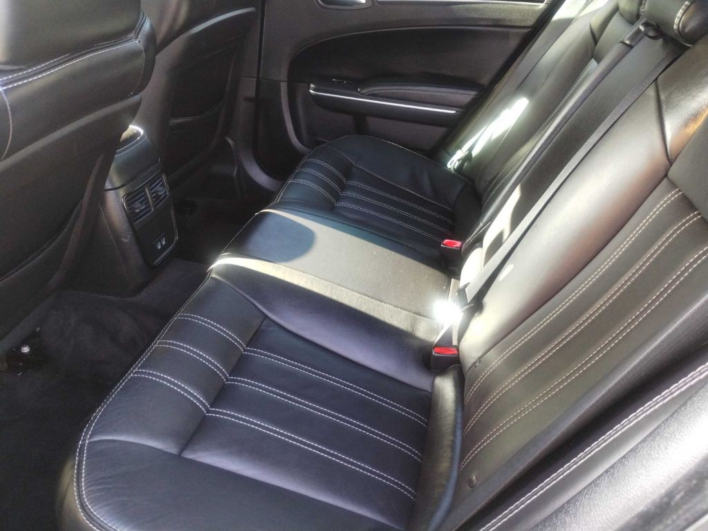 2018 Chrysler 300 Image 20