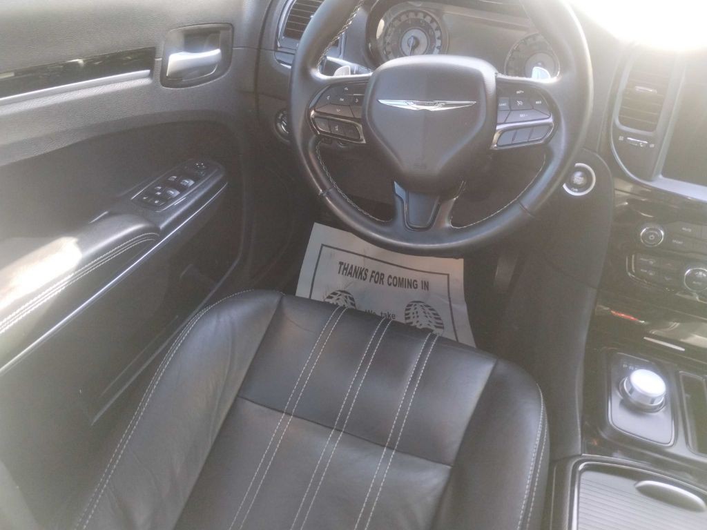 2018 Chrysler 300 Image 25
