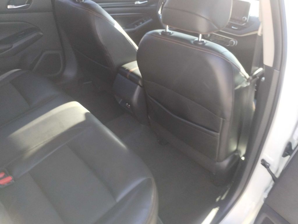 2020 Nissan Altima Image 14