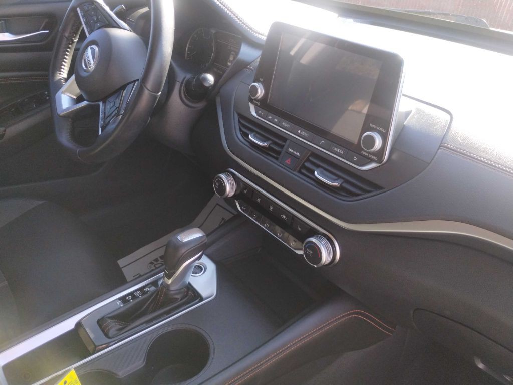 2020 Nissan Altima Image 17