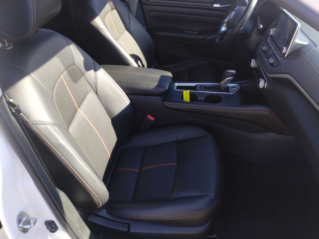 2020 Nissan Altima Image 19