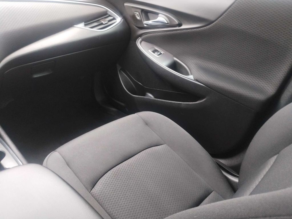 2018 Chevrolet Malibu Image 11