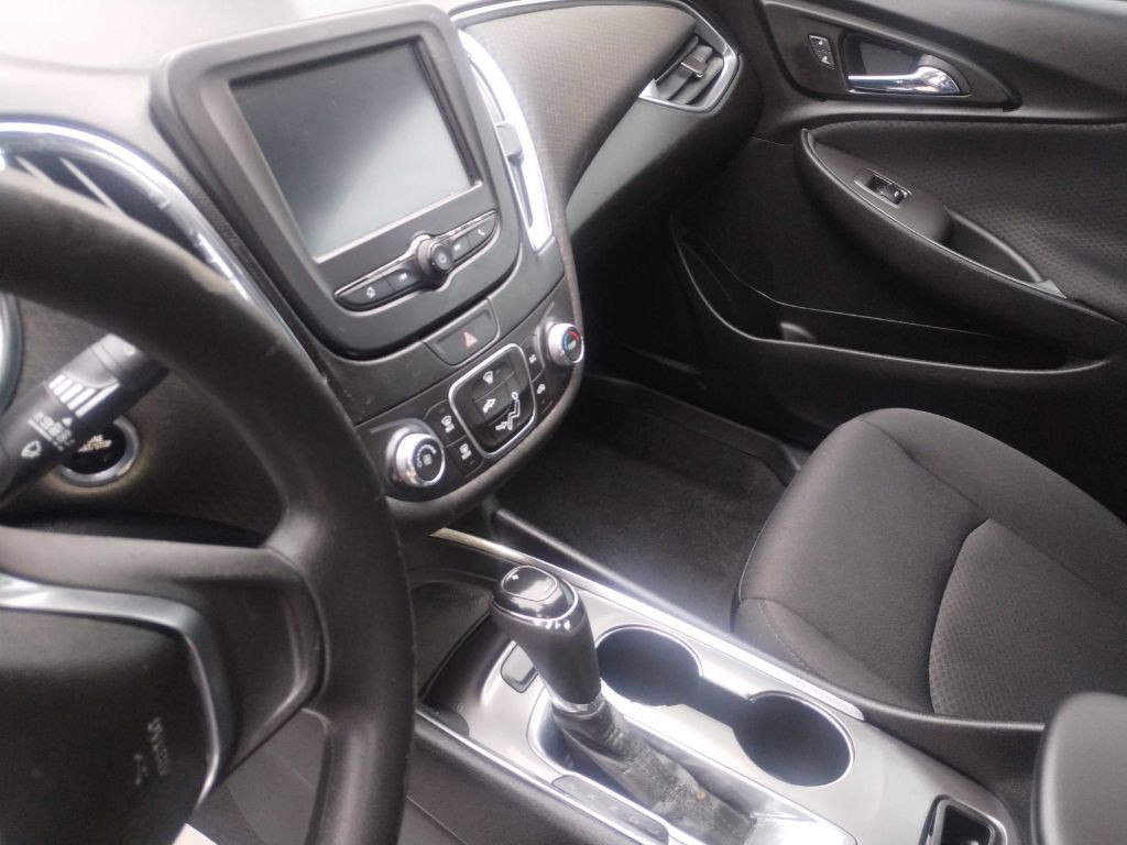 2018 Chevrolet Malibu Image 14