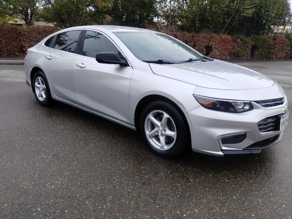 2017 Chevrolet Malibu Image 1
