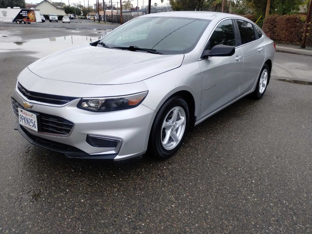2017 Chevrolet Malibu Image 2