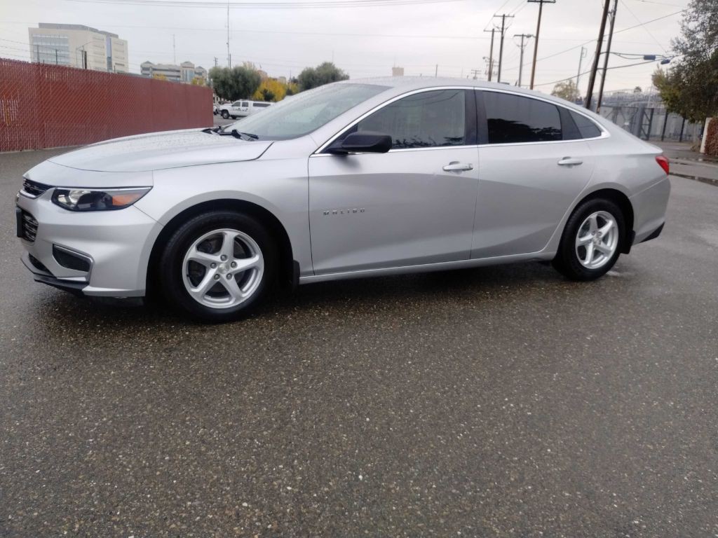 2017 Chevrolet Malibu Image 3
