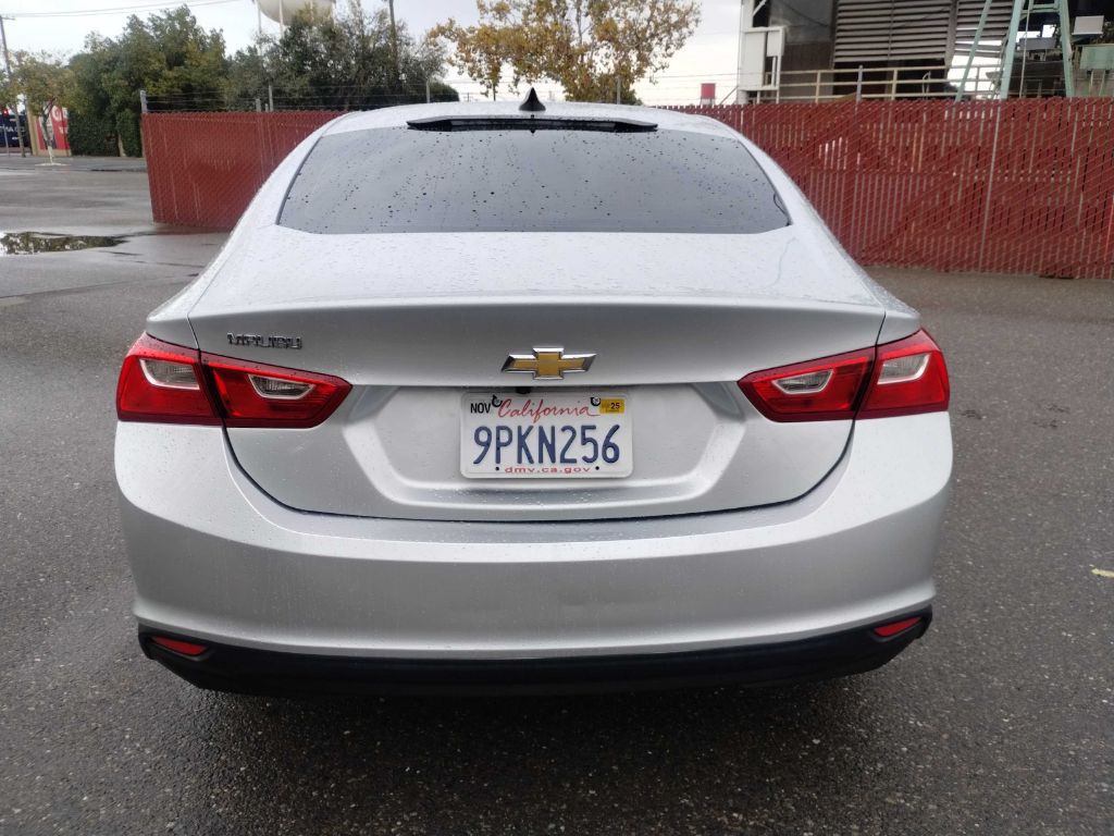 2017 Chevrolet Malibu Image 8