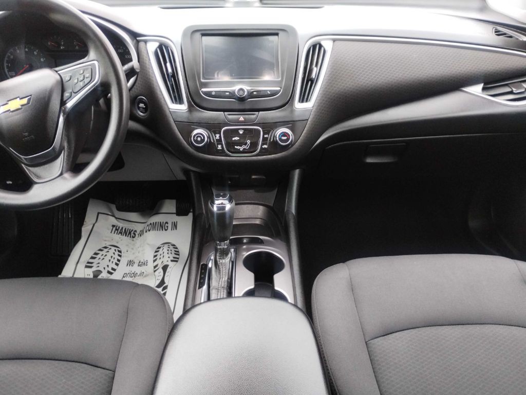 2017 Chevrolet Malibu Image 12