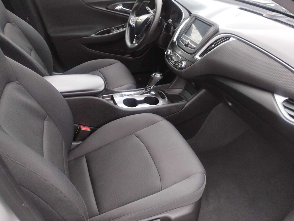 2017 Chevrolet Malibu Image 13