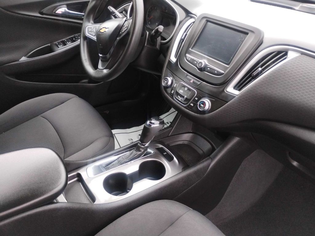 2017 Chevrolet Malibu Image 14