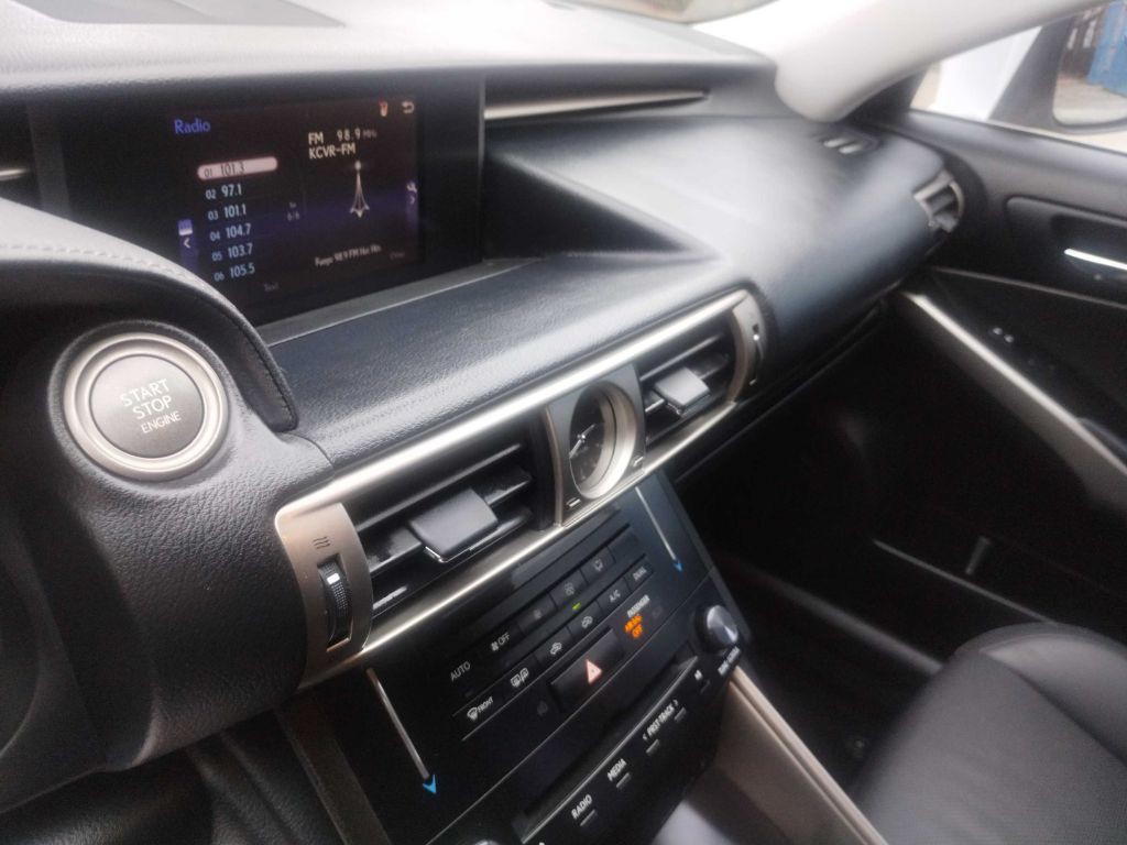 2014 Lexus IS Image 20
