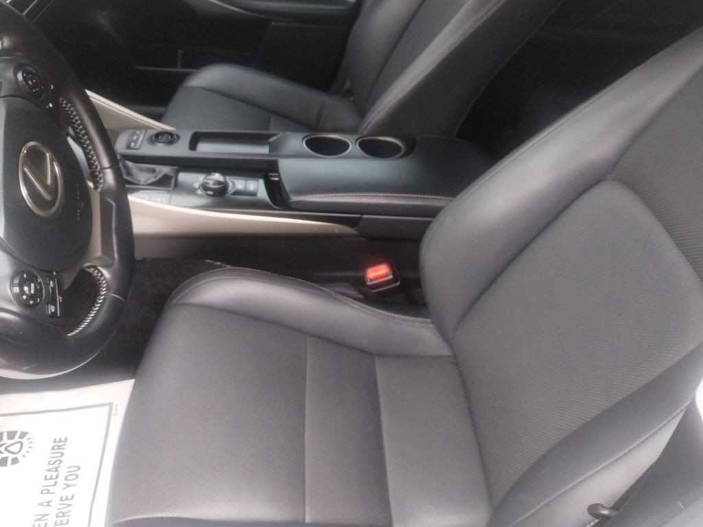 2014 Lexus IS Image 31