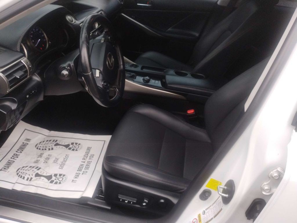 2014 Lexus IS Image 35