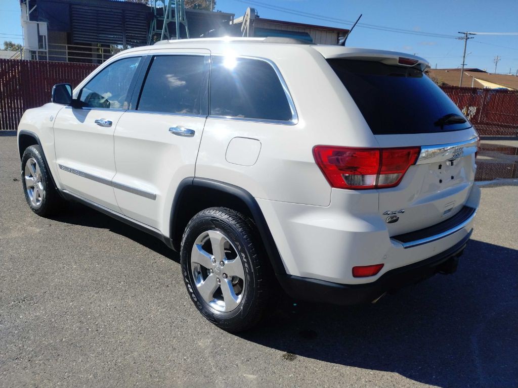 2011 Jeep Grand Cherokee Image 9