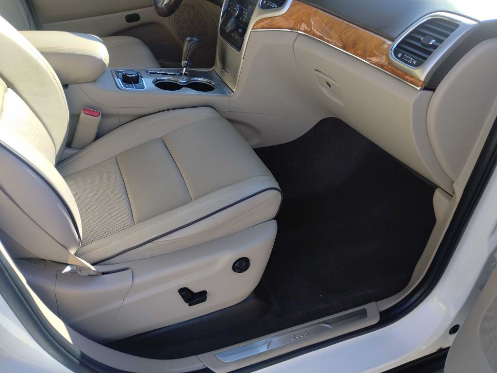 2011 Jeep Grand Cherokee Image 15