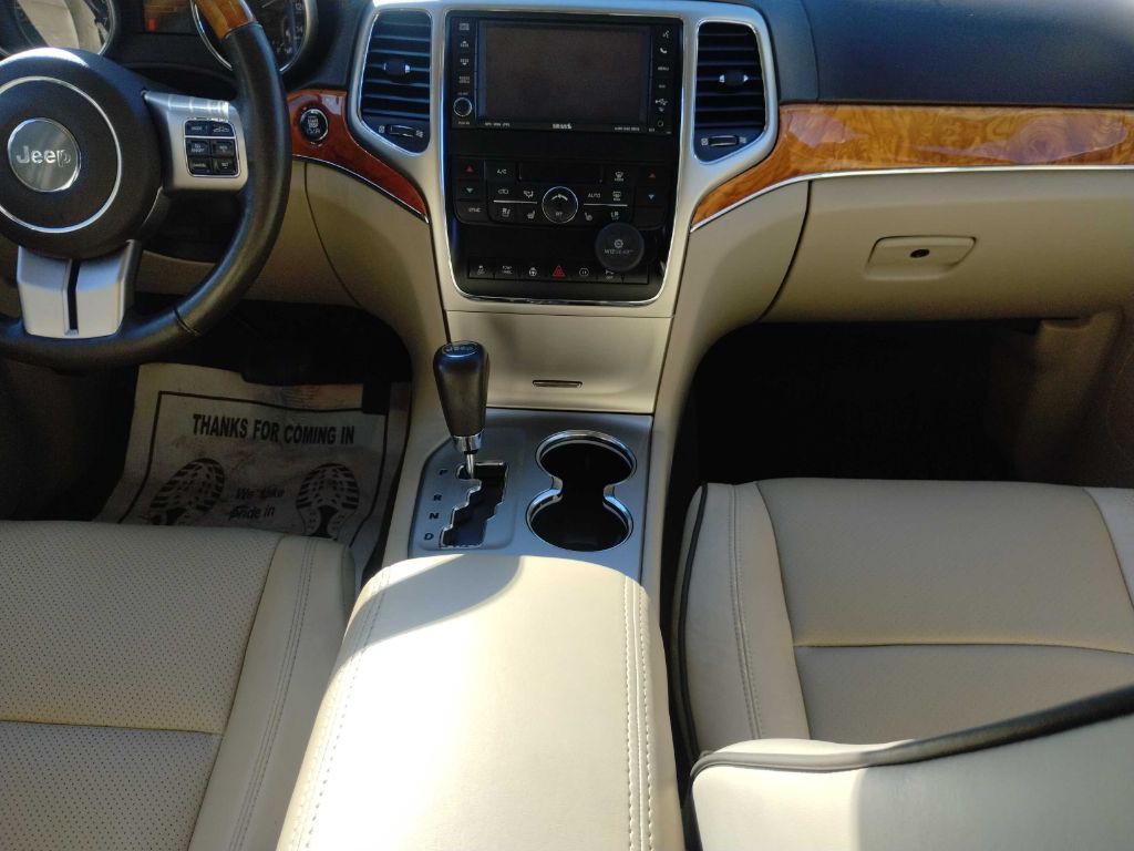 2011 Jeep Grand Cherokee Image 16