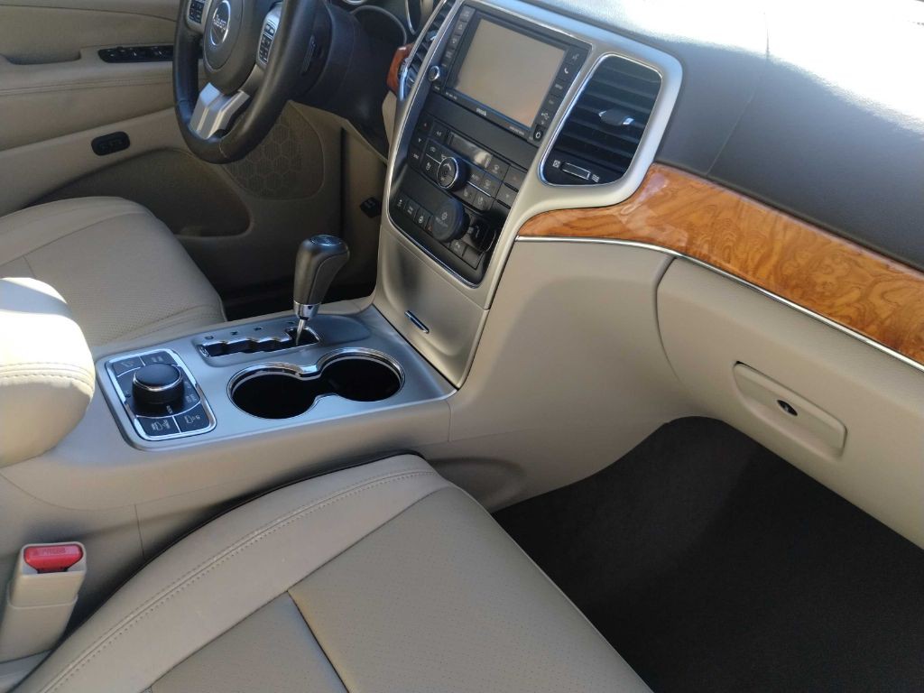 2011 Jeep Grand Cherokee Image 17