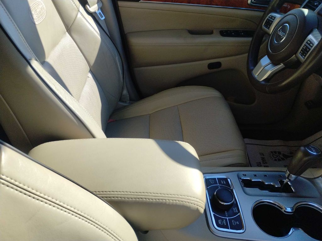 2011 Jeep Grand Cherokee Image 18