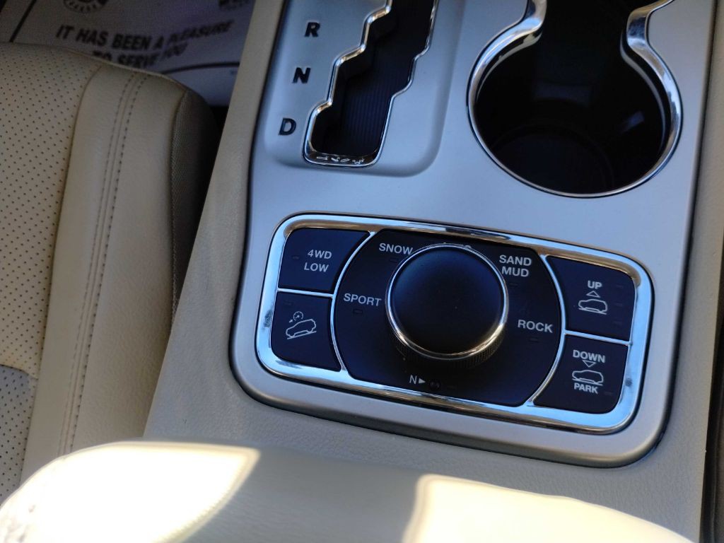 2011 Jeep Grand Cherokee Image 19