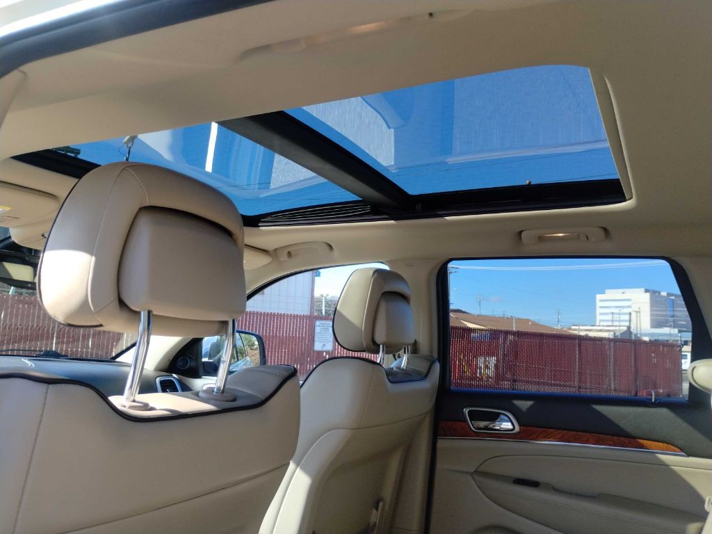 2011 Jeep Grand Cherokee Image 21