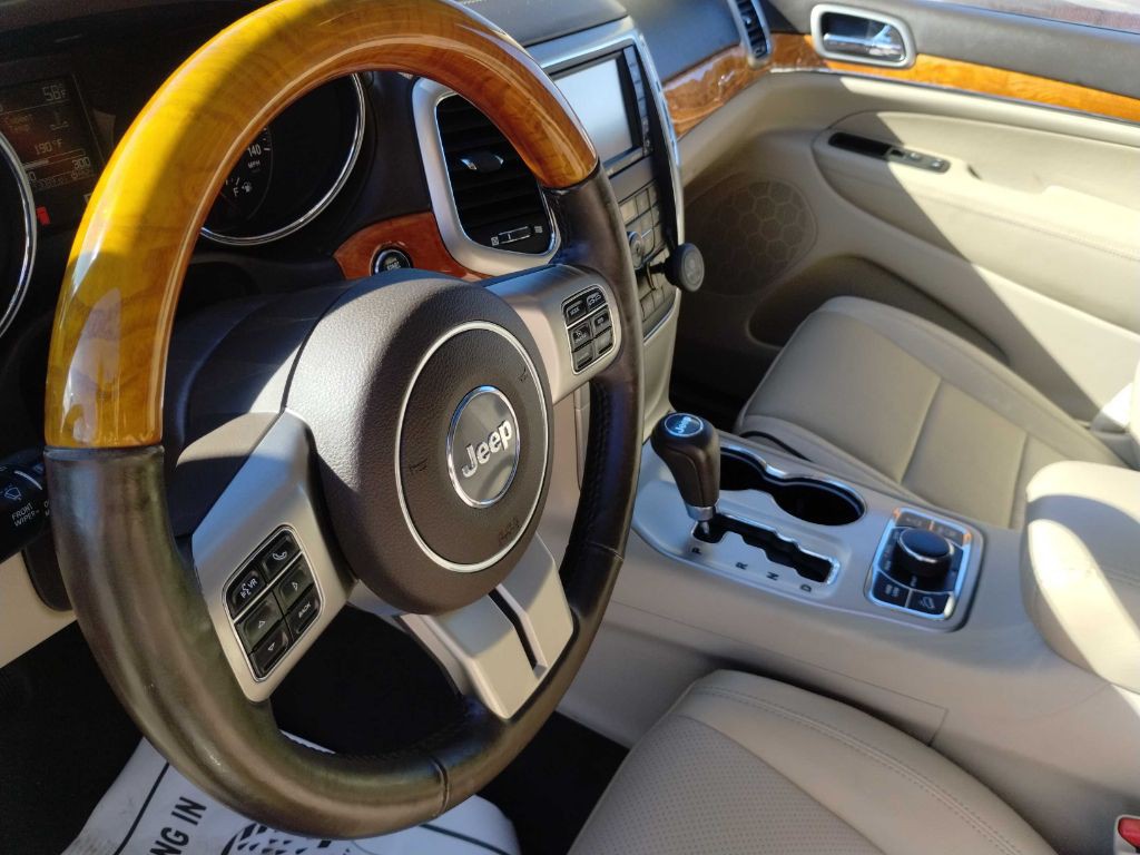 2011 Jeep Grand Cherokee Image 25