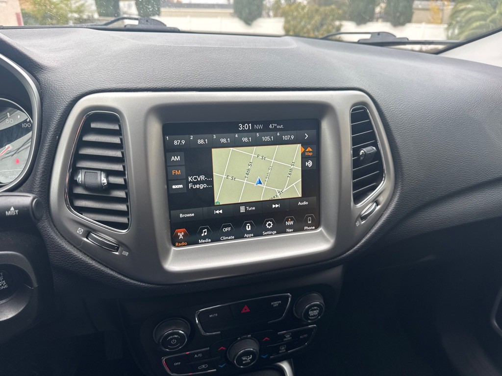 2018 Jeep Compass Image 11