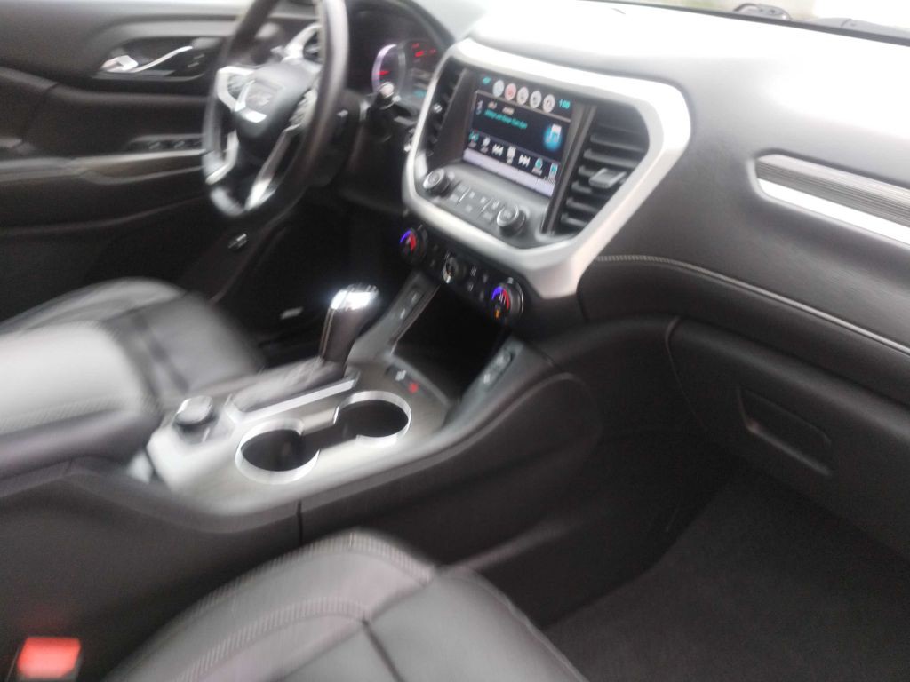 2017 GMC Acadia Image 17